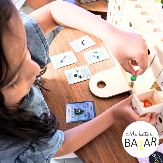 Apprendre à lire avec des petits objets Montessori : une méthode ludique et efficace